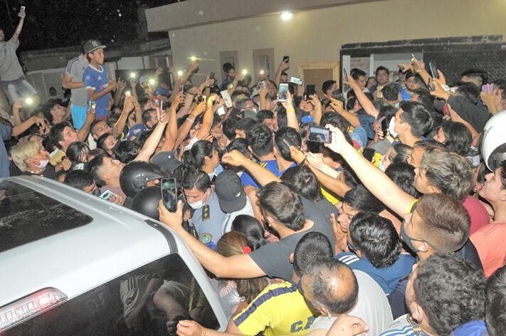 Carlos Tevez revolucionó Santiago del Estero.