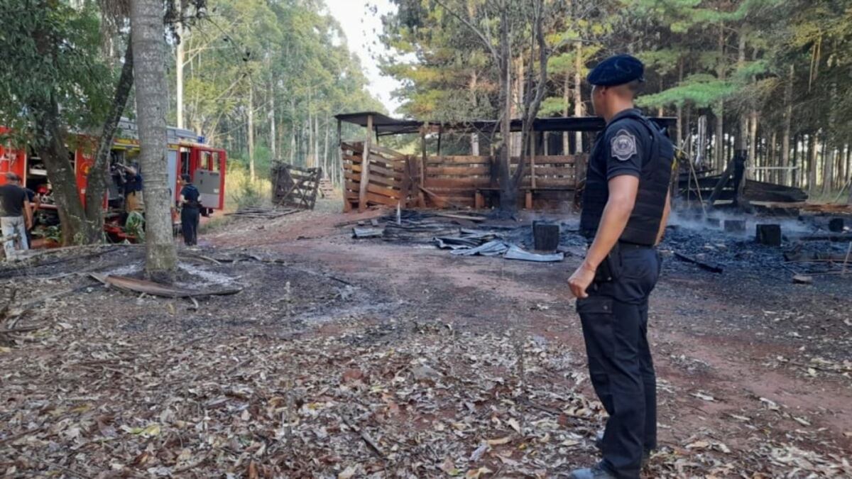 Incendio consumió una casa y un galpón lindante en Capioví