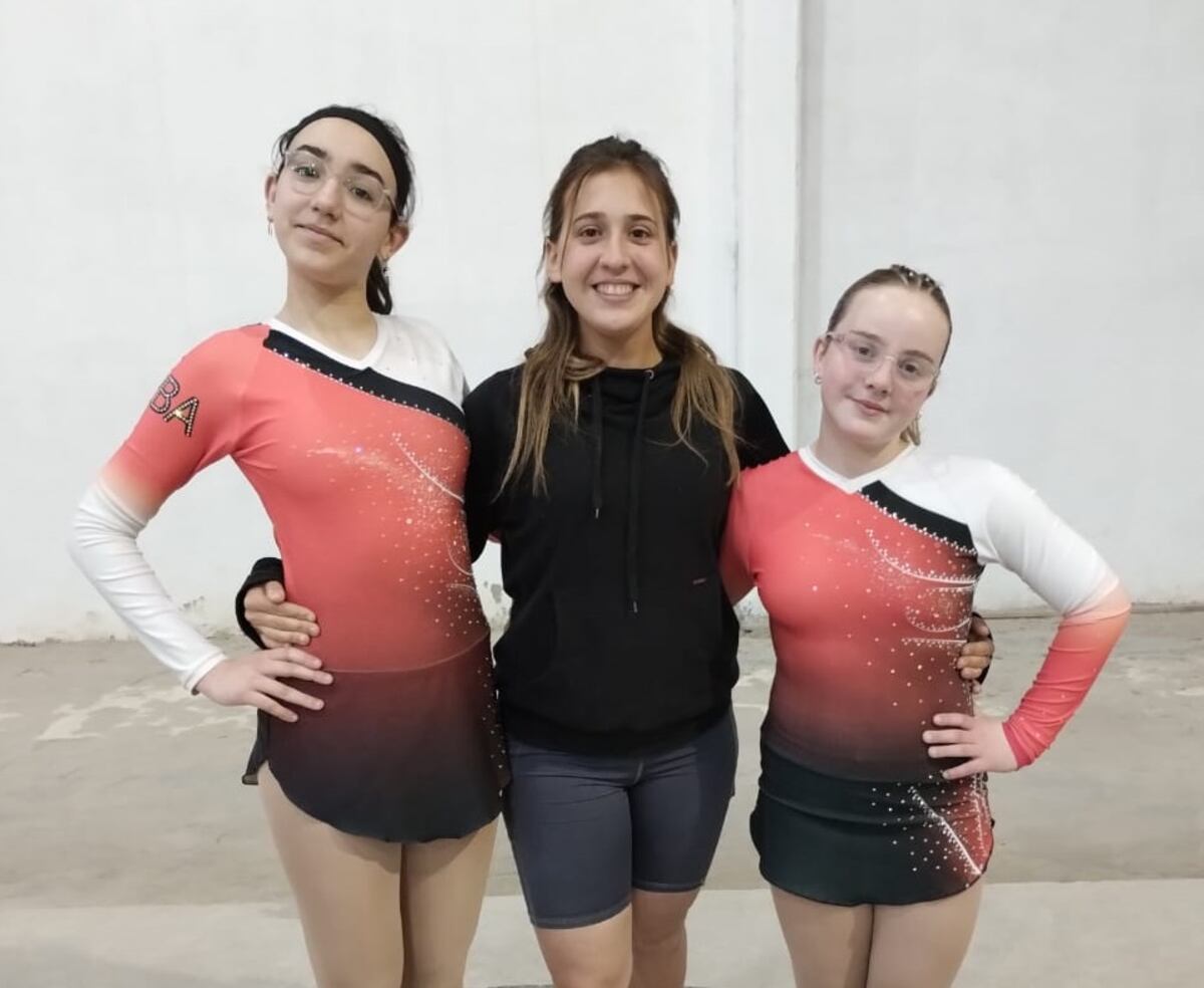 Mía Naab e Isis Quiroga de la Escuela de Patín de Colegiales presentes en el Nacional de Neuquén