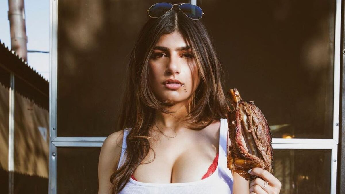 El día que Mia Khalifa se mostró semidesnuda con una toalla y rompió Instagram
