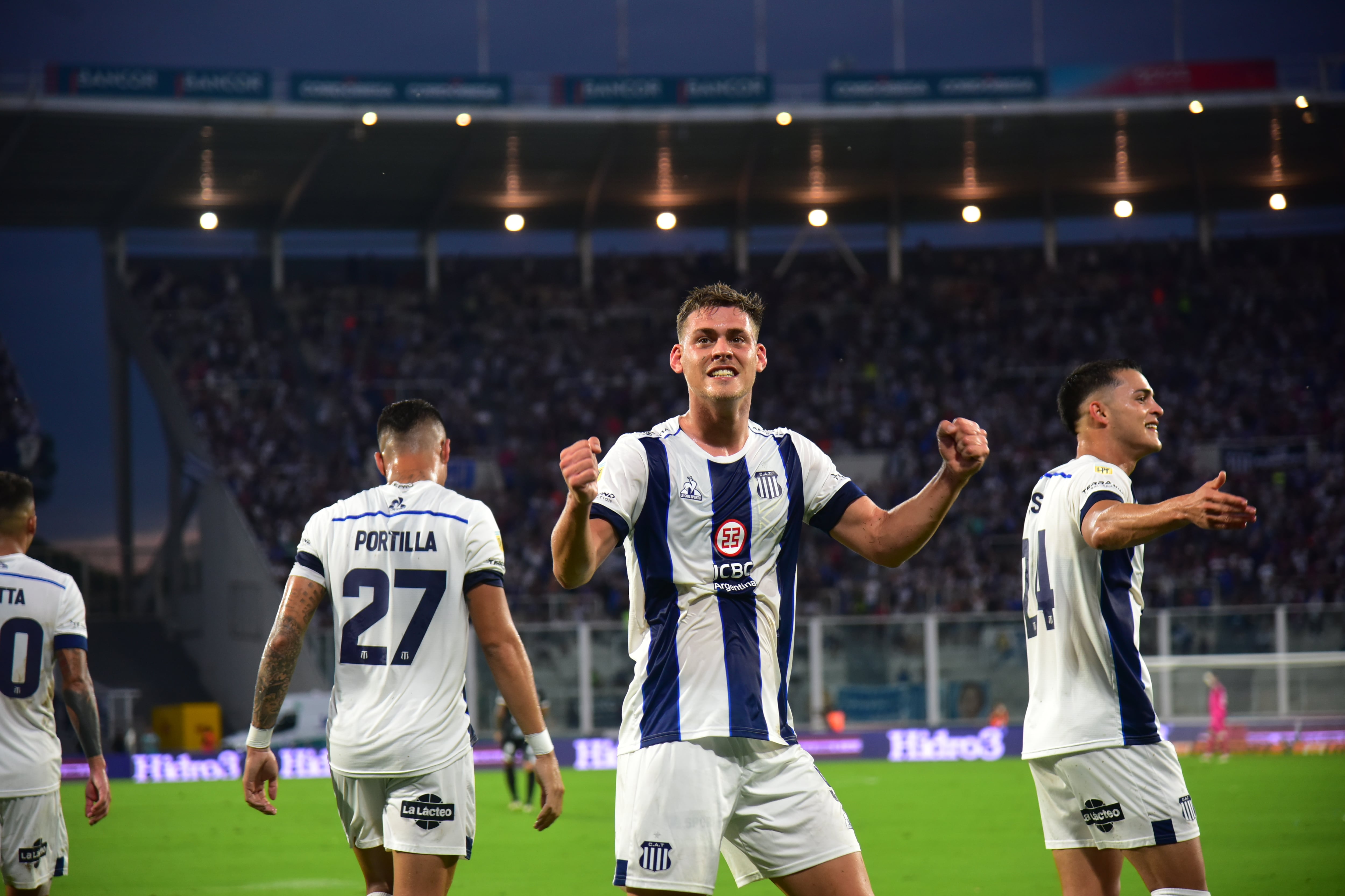 Talleres ante Atlético Tucumán por la Copa de la Liga Profesional en el estadio Mario Alberto Kempes. (La Voz)