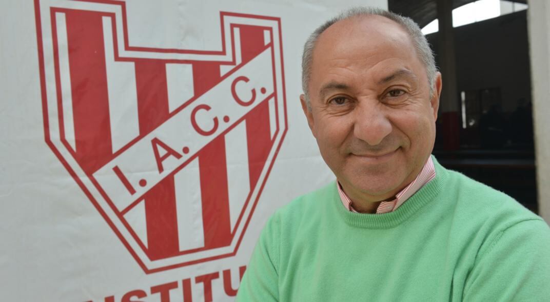 Osvaldo Ardiles siempre vuelve a su primer amor: Instituto. (La Voz/Archivo)