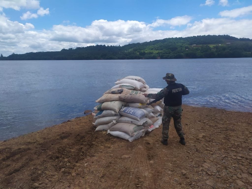 Incautaron más de 10 toneladas de soja en El Soberbio.