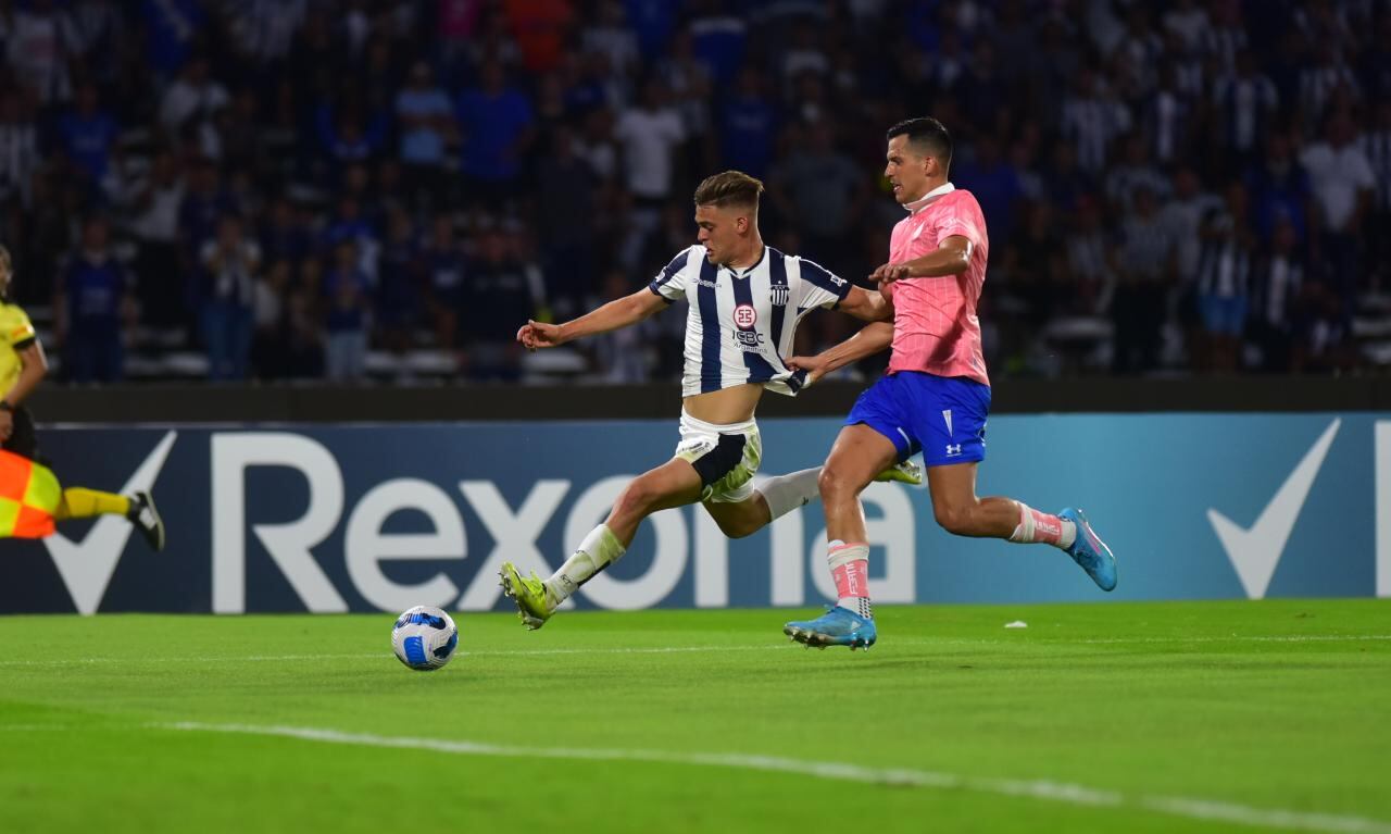 El Matador y el cotejo la Católica, en el estreno en Copa Libertadores 2022. (Facundo Luque / La Voz).