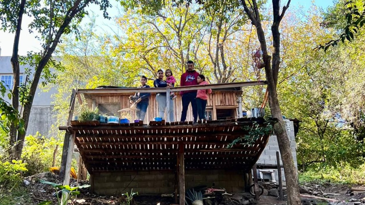 Camila vive junto a su familia en Río Ceballos.