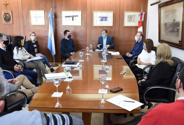 Reunión entre el intendente Luis Castellano y los concejales