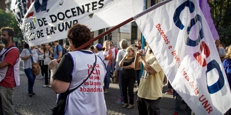 Coad continúa de paro en Rosario.