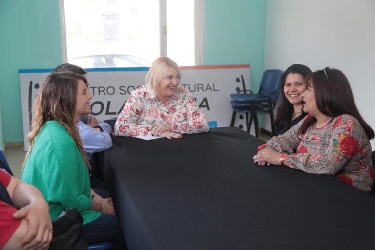 La gobernadora se reunió con familias de Tolhuin