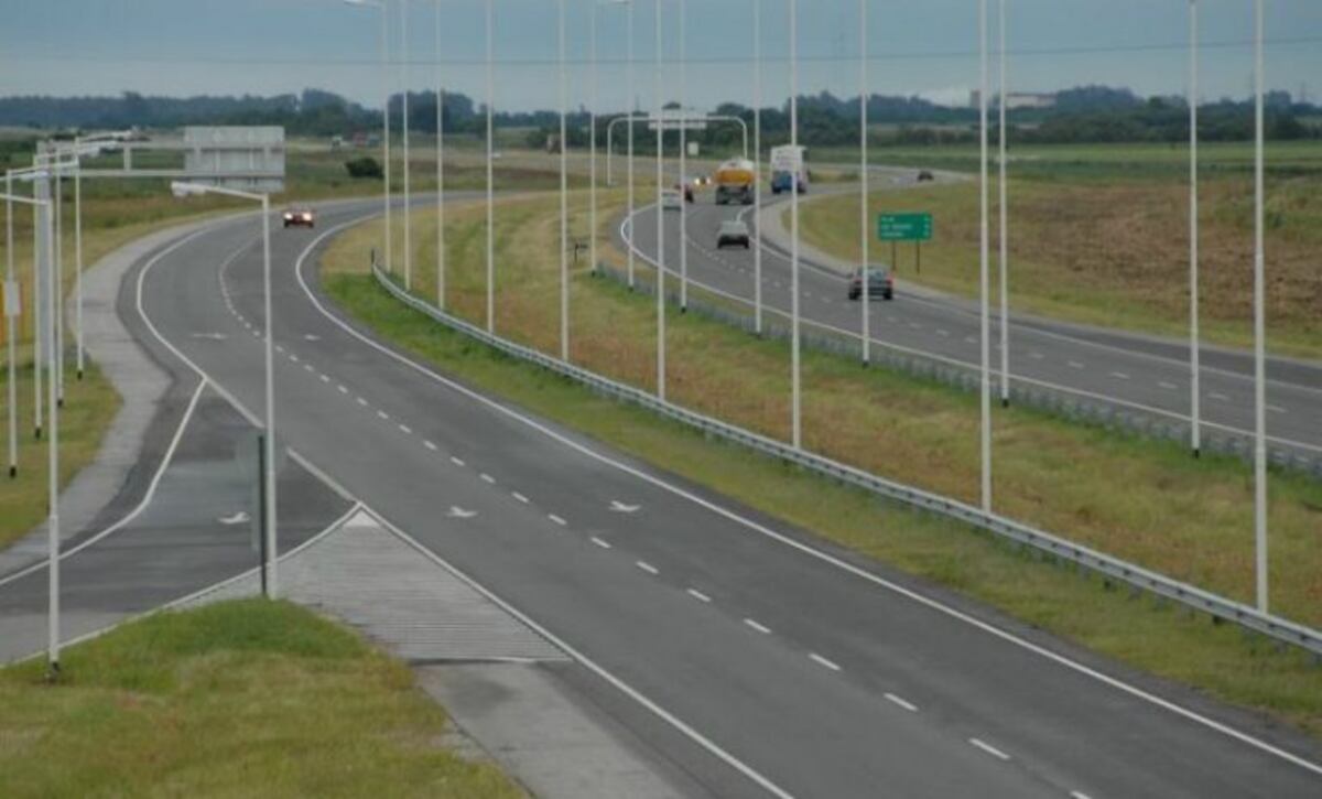 Interceptaron a un automovilista en la autopista y le robaron una millonaria suma de dinero