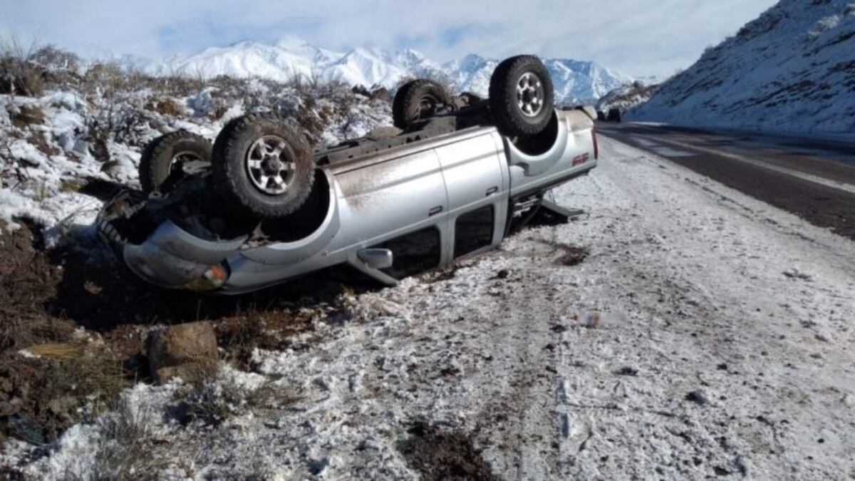 Volcó una camioneta en Alta Montaña