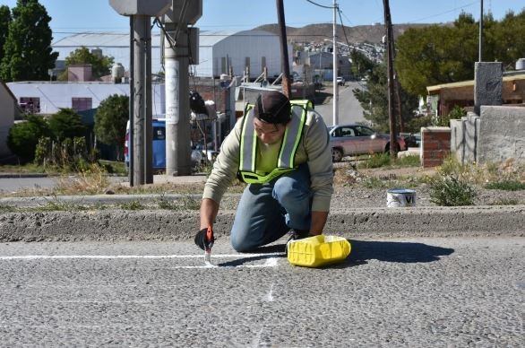 pintan senda peatonal