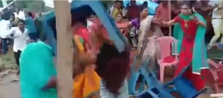 Batalla campal en una boda en India (Web)