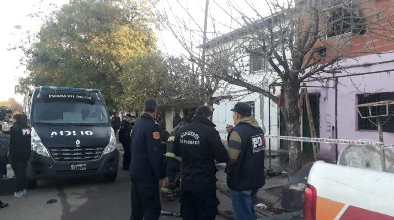 El incendio ocurrió en la planta alta de una humilde vivienda en barrio Triángulo. (@somosnotrosario)