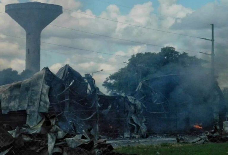 Incendio Librería Celeste y Blanca de Paraná.