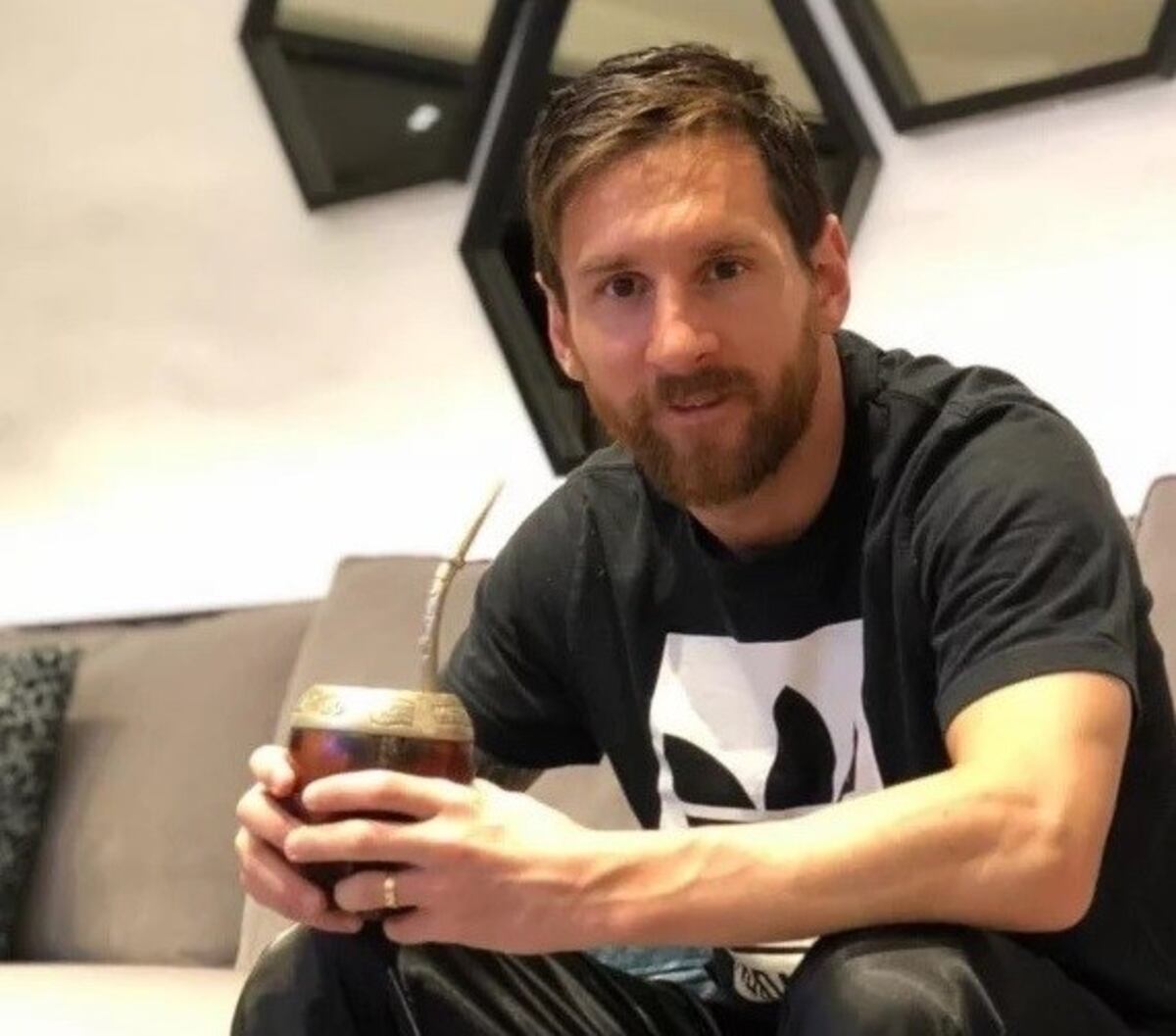 Messi y un desayuno en Barcelona con un mate bien leproso