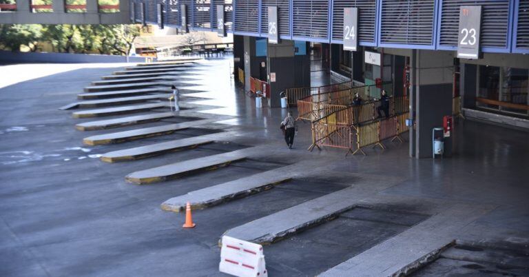 Imágenes de la terminal de Córdoba vacía en plena cuarentena por coronavirus.