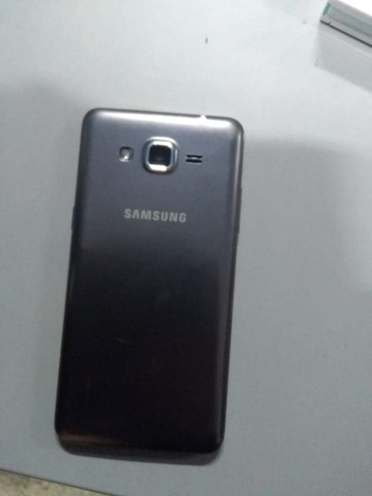 Celular marca Samsung el cual fue robado a una joven de 18 años en su domicilio.