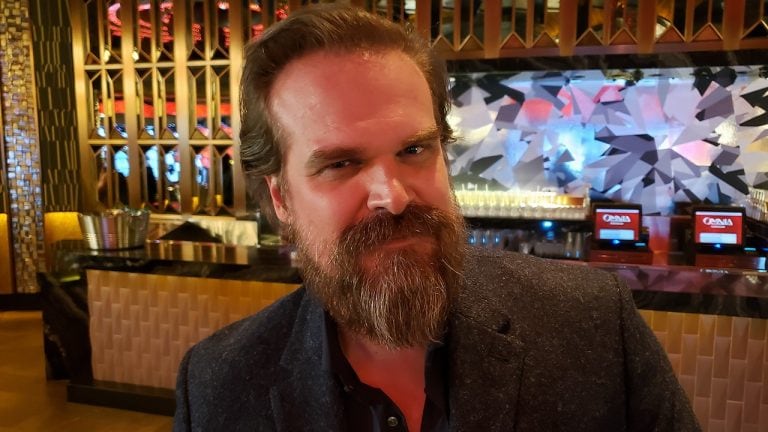 David Harbour aseguró que "la terapia de conversación es realmente importante, como lo es también actuar".