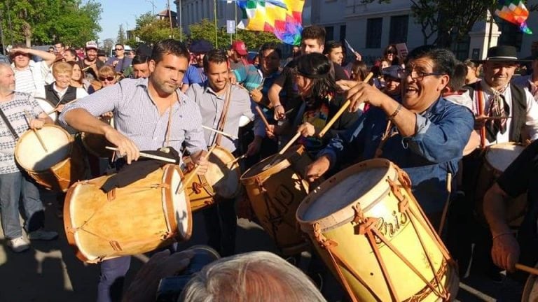 El intendente participó de la Marcha de los Bombos en Alta Gracia