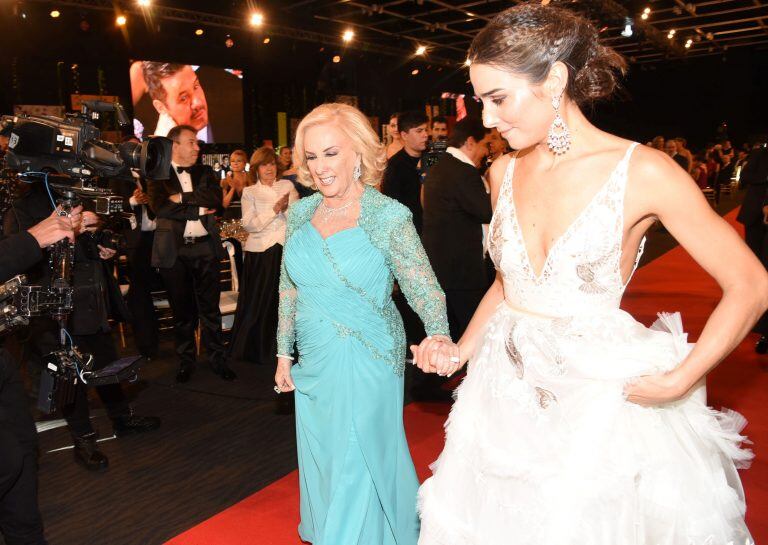 Juana Viale junto a su abuela Mirtha Legrand (DYN)