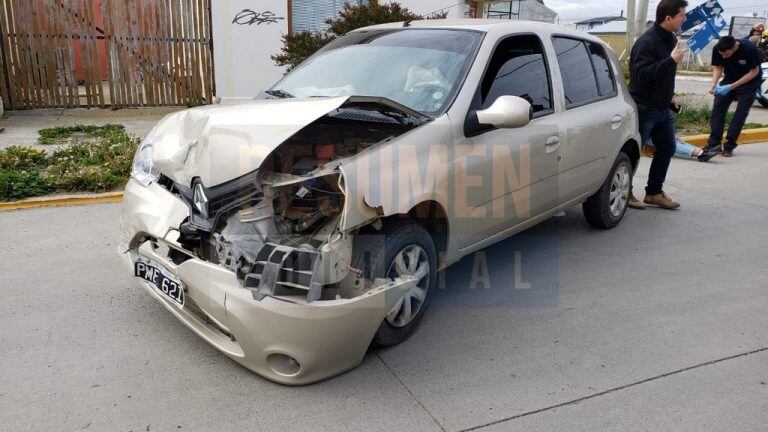 Choque en el barrio Mutual dejo a una conductora hospitalizada. Foto/Resumen Policial.