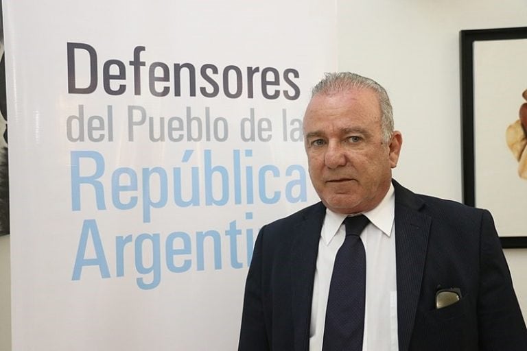 El defensor del Pueblo de Jujuy, Javier de Bedia, señaló "la necesidad de trabajar fuertemente en la sociedad para generar conciencia y evitar en el ámbito de la provincia la fabricación, el uso, la comercialización, el acopio y la manipulación de pirotecnia”.