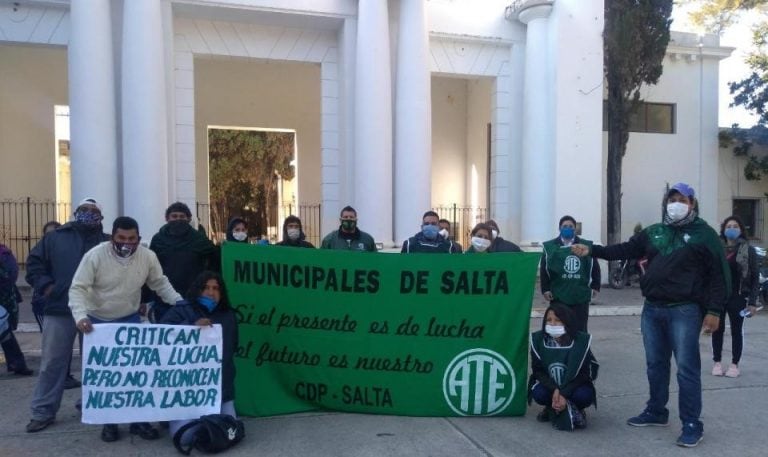 Trabajadores de los cementerios exigen mejores condiciones de trabajo (Página 12)