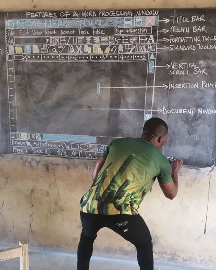 Profesor en Ghana enseña Word  sin computadoras