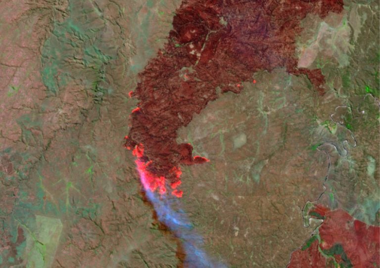 Detalle de frentes de fuego y área quemada en la zona de Cuchi Corral, Córdoba. Producto CONAE 2020