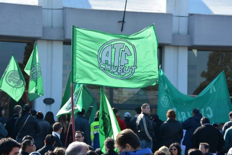 ATE Chubut, el gremio que marchó a Casa de Gobierno.