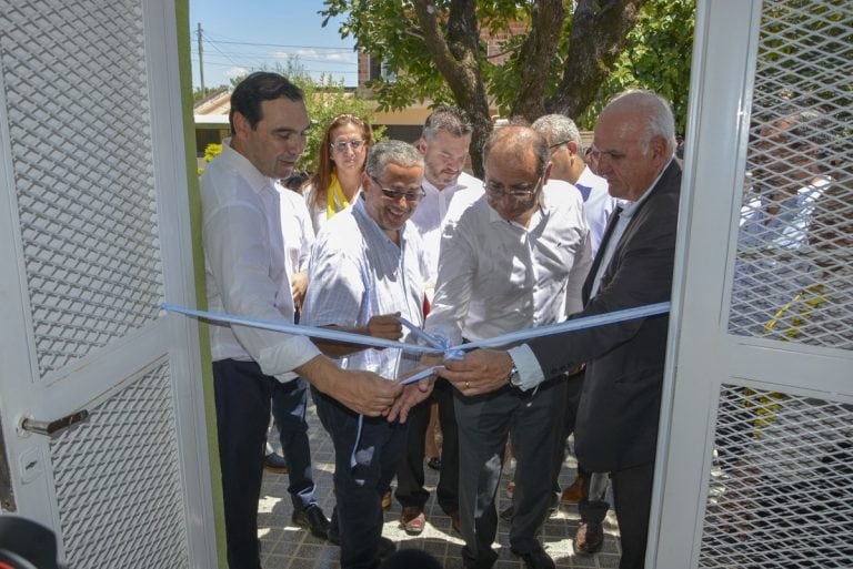 Gustavo Valdés reinauguró dos jardines maternales