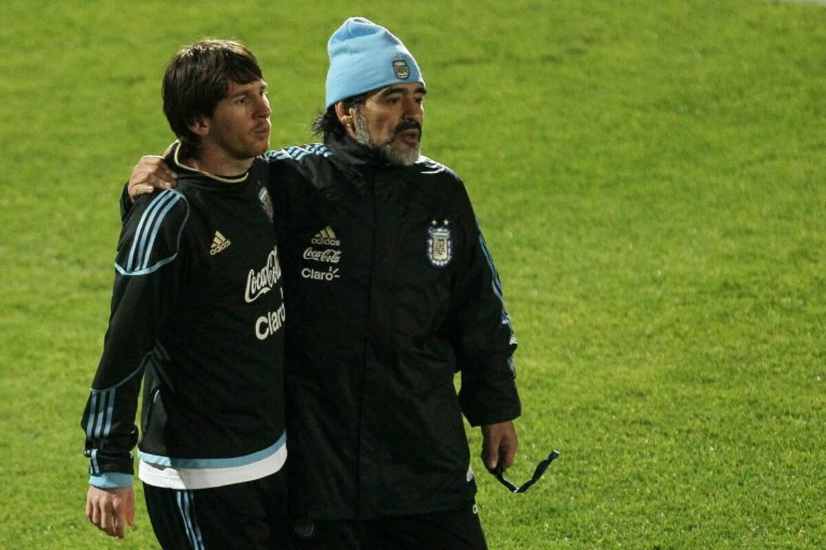 Diego Maradona y Lionel Messi están en el mejor equipo de la historia de France Football