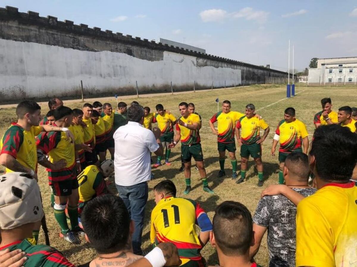 De película: presos jugaron un partido de rugby frente a los gendarmes