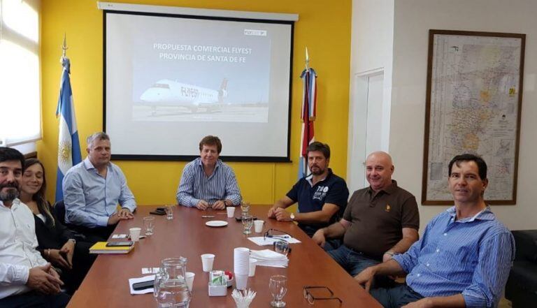 Reunión de empresarios con directivos de la empresa.