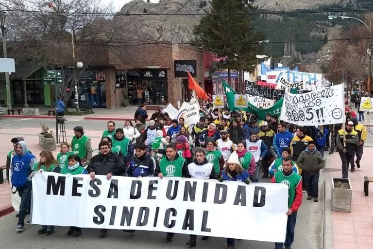 Las marchas se producen en simultáneo en otros puntos de la provincia.