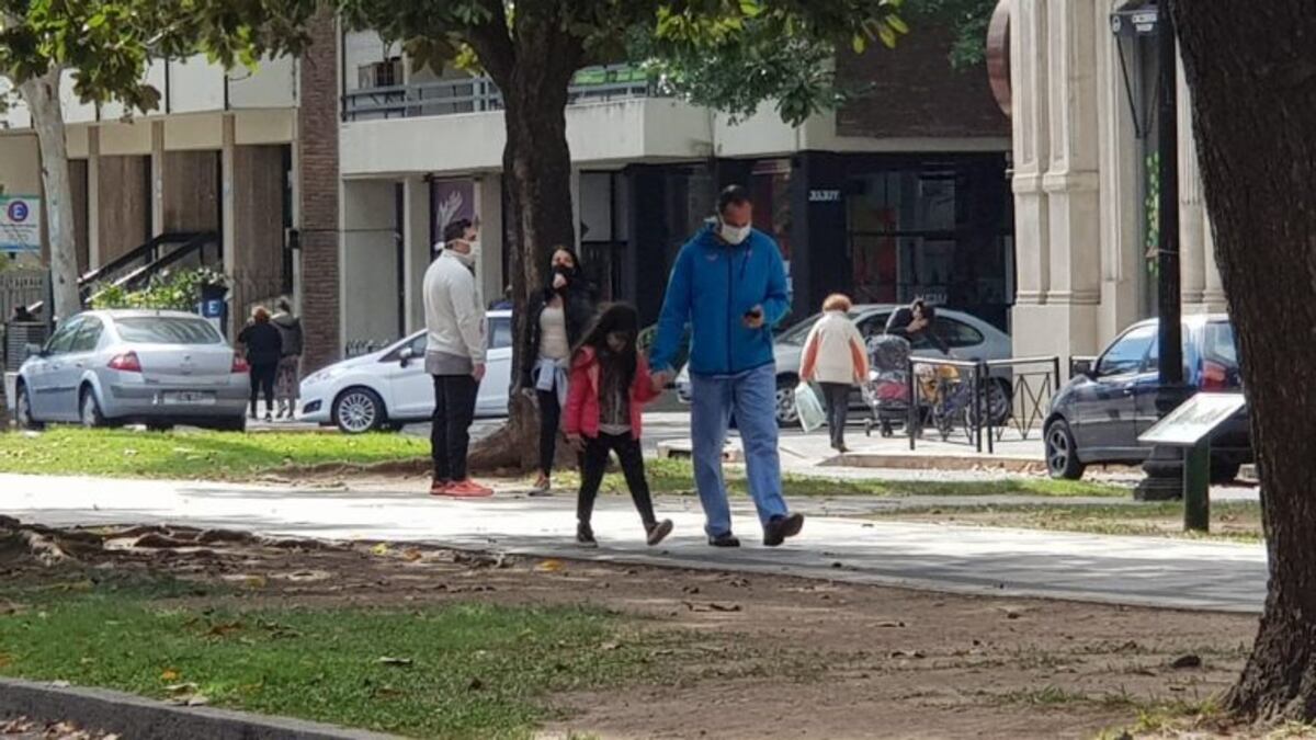 Segundo día de salidas recreativas con sol y familias en las calles
