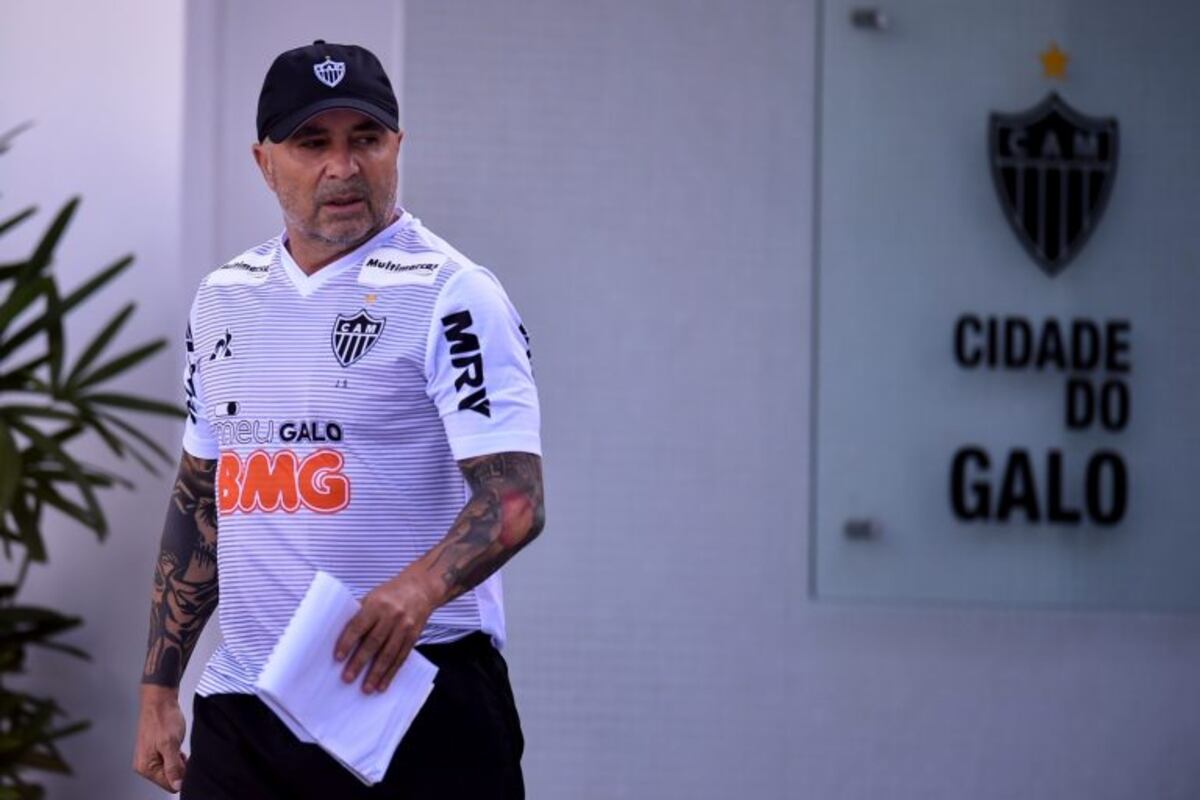 Jorge Sampaoli y parte de su cuerpo técnico tienen coronavirus