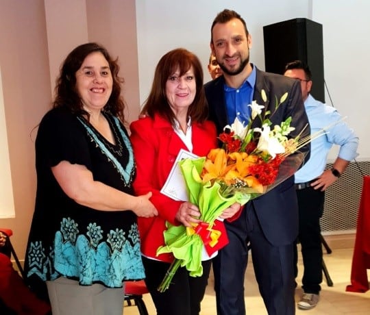 María Angélica Dos Santos,
jefa de servicio de enfermería del Centro de Salud 17, recibe un reconocimiento especial por parte de Suvire.