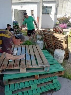 Rampas de madera fabricadas por internos del penal de Bahía Blanca