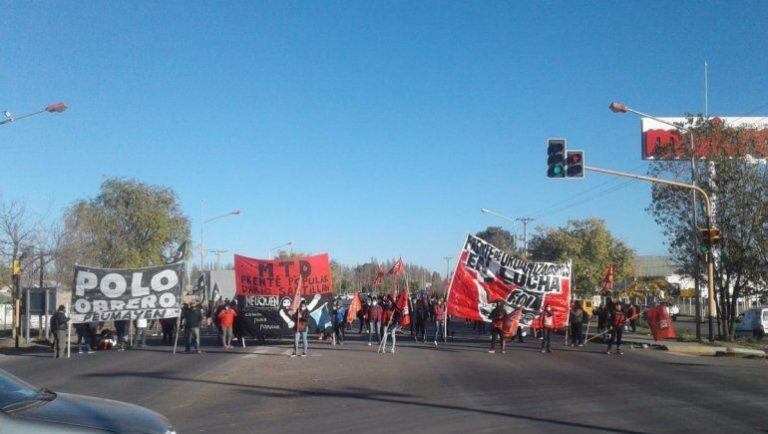 Organizaciones sociales realizan cortes en reclamo del incremento de la partida asistencial