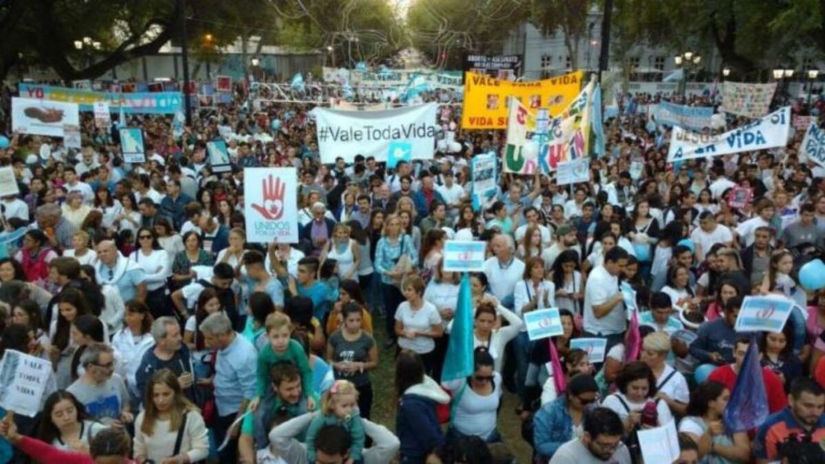 Cerca de 20 mil personas marcharon contra el aborto en Mendoza