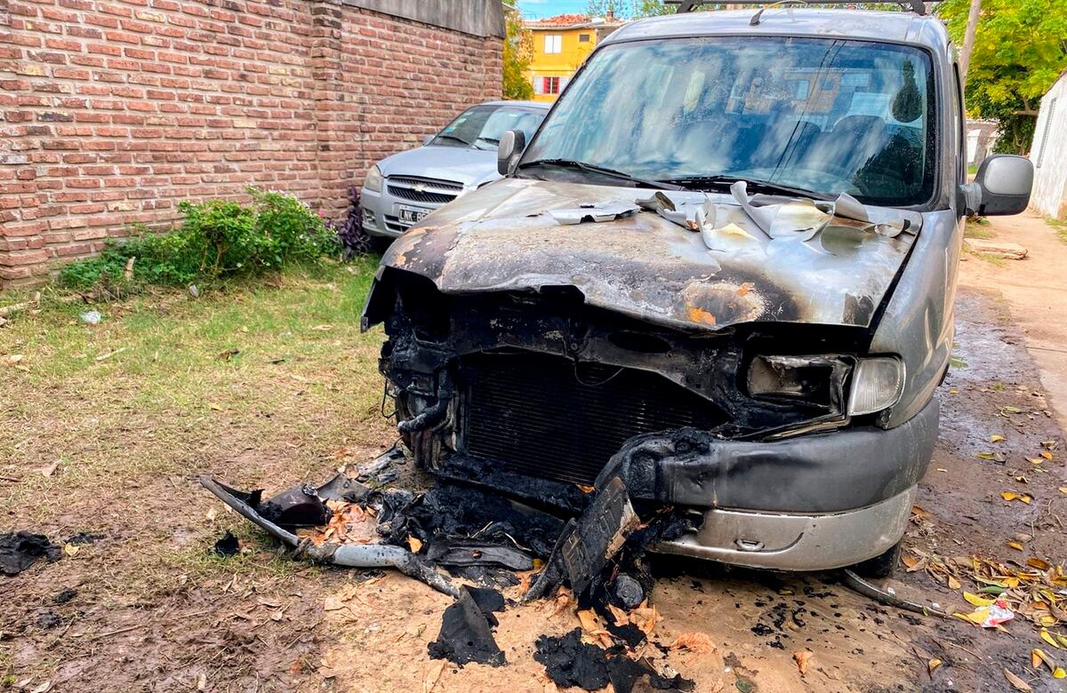Preocupa una nueva ola de ataques incendiarios contra autos en Rosario