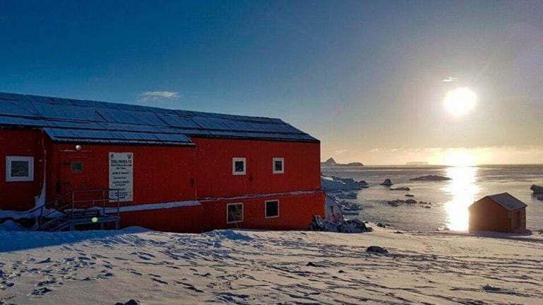 Escuela N° 38 "Presidente Raúl Ricardo Alfonsín" - Base "Esperanza", Punta Foca - Antártida Argentina.