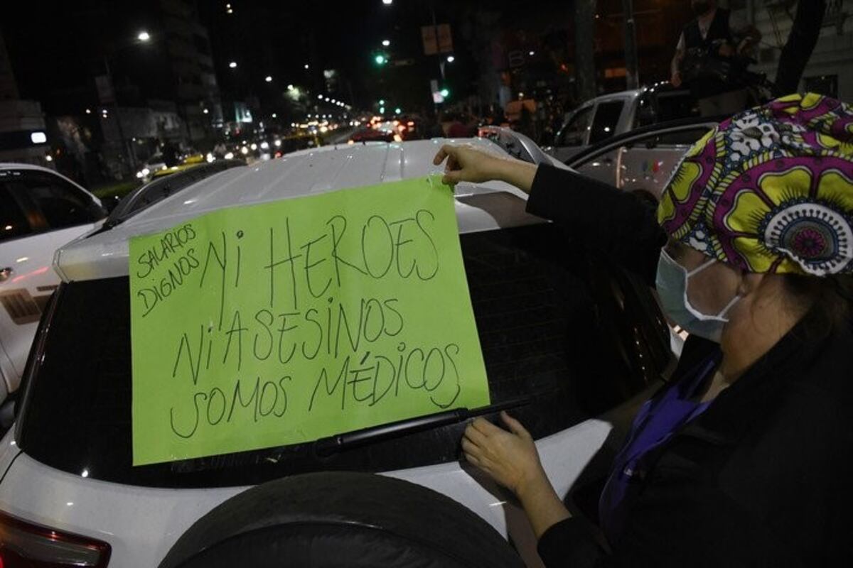 Masivo bocinazo de médicos en Rosario contra la precarización y la discriminación