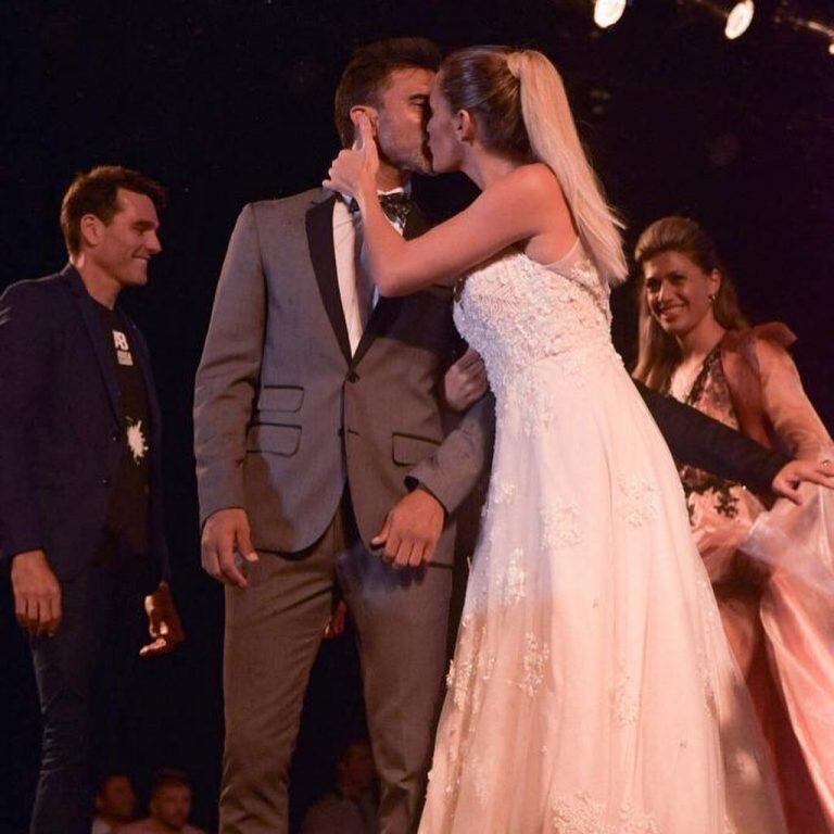 Mica Viciconte y Fabián Cubero participaron del gran desfile de los hermanos Vernucci (Fotos: Instagram/ @micaviciconte)