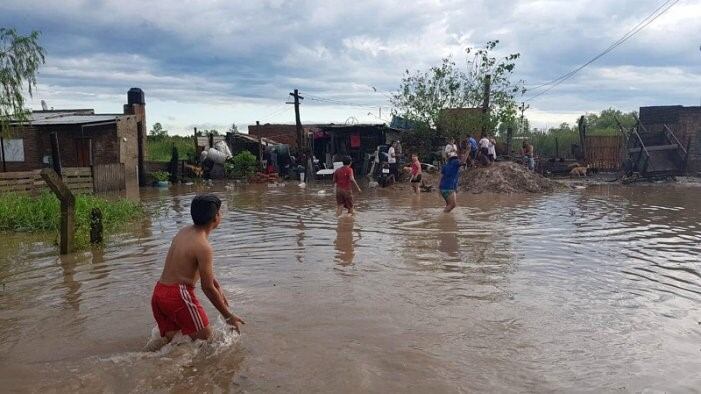 Las consecuencias de las lluvias intensas: complicaciones en el día a día de la gente (Web)