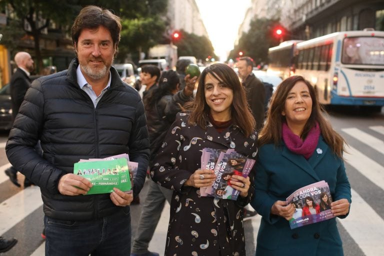 Militantes del Frente Ampliar iniciaron la campaña del "albertismo". Foto: Prensa Ampliar