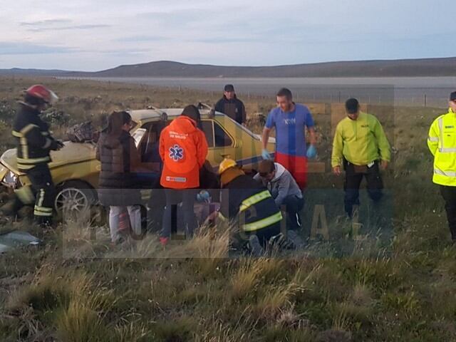 Volcó un vehículo en la ruta complementaria 5. Foto/ResumenPolicial