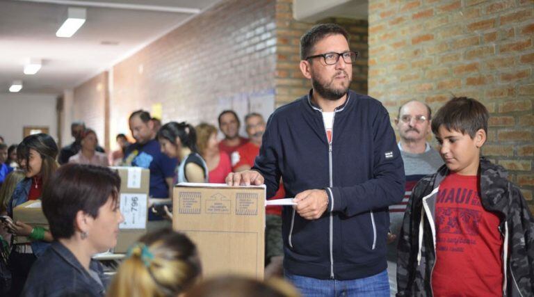 Hernán Pérez Araujo votó esta mañana en Toay (Vía Santa Rosa)