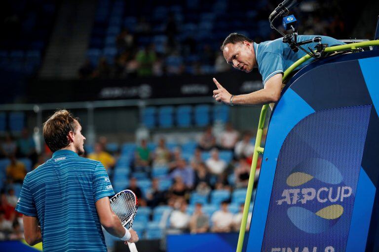 Daniil Medvedev recibió una advertencia y una penalización por su comportamiento (Foto: Edgar Su/REUTERS)